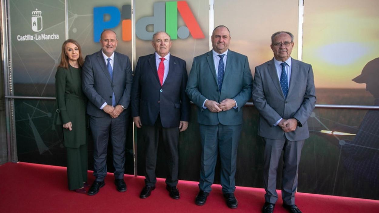 Autoridades en la presentación de PIDA. JCCM. Autoridades en la presentación de PIDA. JCCM.