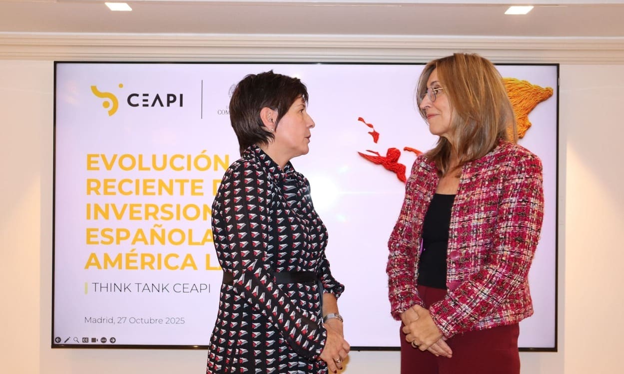 Isabel Álvarez y Núria Vilanova en la presentación del estudio ‘Evolución reciente de las inversiones españolas en América Latina’. CEAPI Isabel Álvarez y Núria Vilanova en la presentación del estudio ‘Evolución reciente de las inversiones españolas en América Latina’. CEAPI