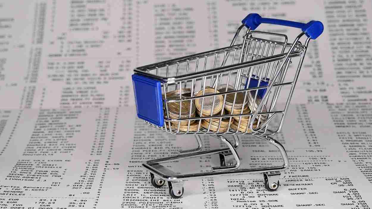 Carro de la compra con monnedas Carro de la compra con monnedas