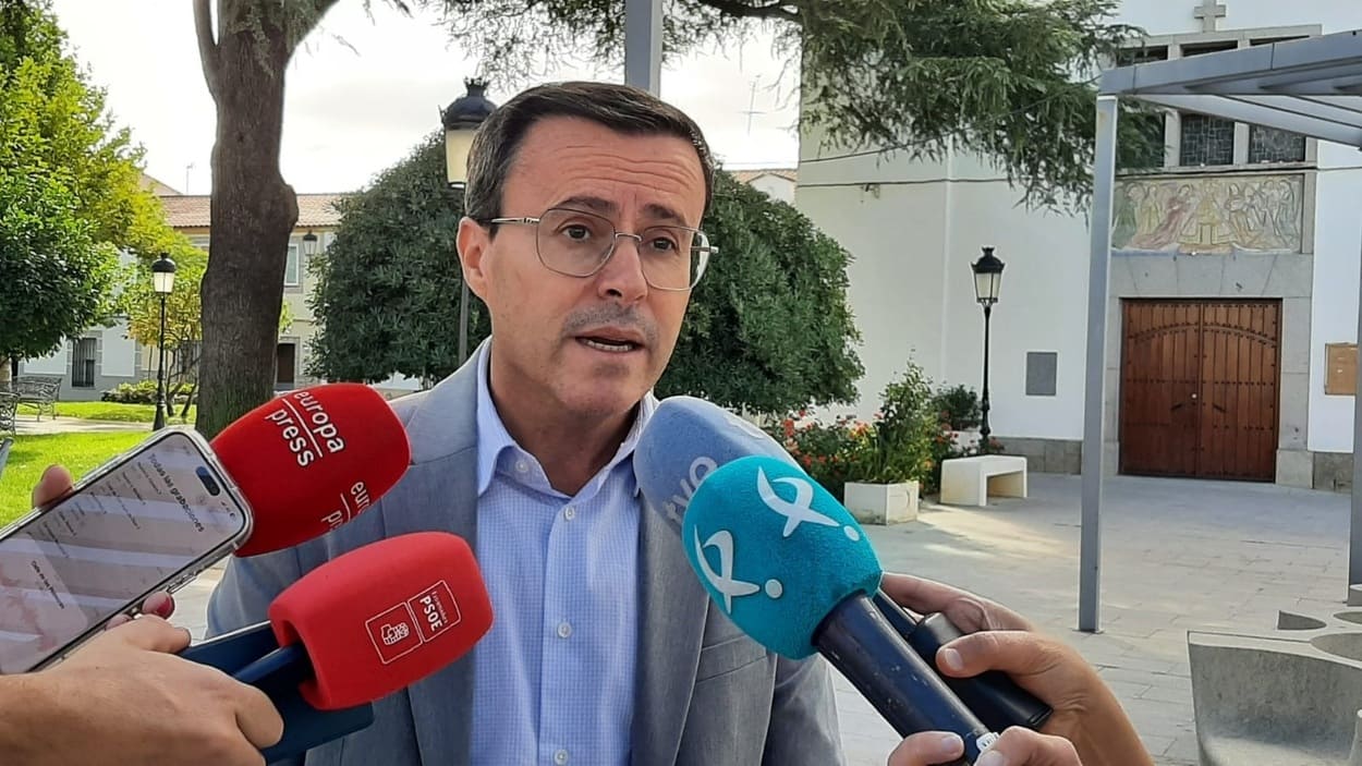 El secretario general del PSOE en Extremadura, Miguel Ángel Gallardo, en declaraciones a los medios de comunicación. EP. El secretario general del PSOE en Extremadura, Miguel Ángel Gallardo, en declaraciones a los medios de comunicación. EP.
