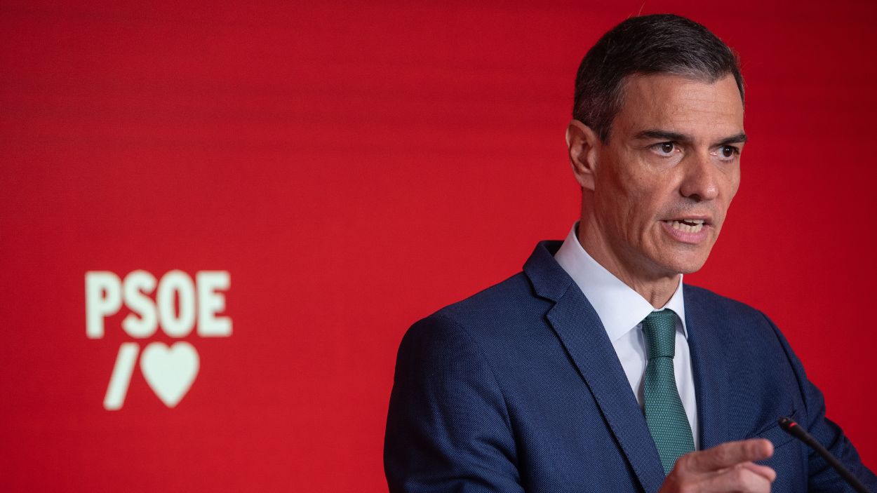 El presidente del Gobierno y secretario general del PSOE, Pedro Sánchez, durante una rueda de prensa en Ferraz. EP. El presidente del Gobierno y secretario general del PSOE, Pedro Sánchez, durante una rueda de prensa en Ferraz. EP.