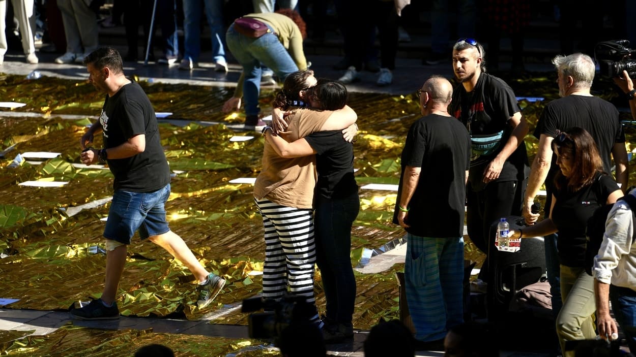 Acto de denuncia y homenaje a las víctimas de la dana en la Plaza de la Virgen, a 29 de octubre de 2025. EP. Acto de denuncia y homenaje a las víctimas de la dana en la Plaza de la Virgen, a 29 de octubre de 2025. EP.