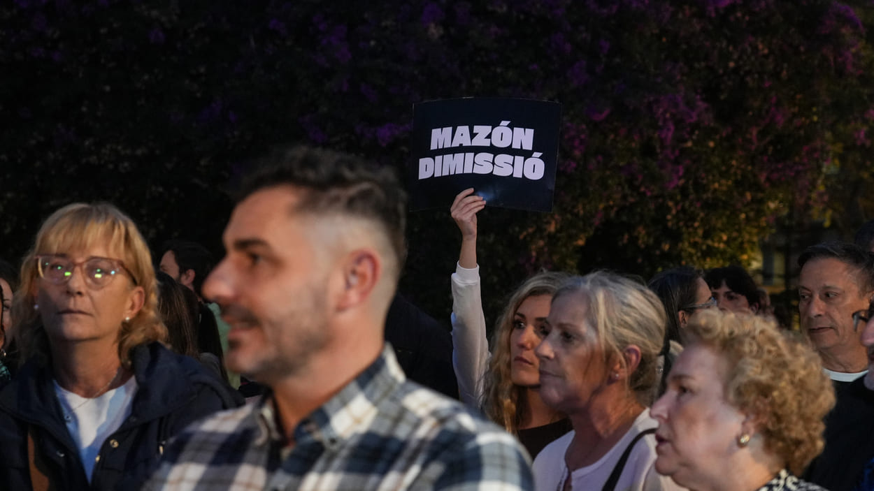 El presidente de la Generalitat valenciana, Carlos Mazón, a su llegada al homenaje a las víctimas de la dana, en el Museo de las Ciencias Príncipe Felipe, a 29 de octubre de 2025. EP. El presidente de la Generalitat valenciana, Carlos Mazón, a su llegada al homenaje a las víctimas de la dana, en el Museo de las Ciencias Príncipe Felipe, a 29 de octubre de 2025. EP.