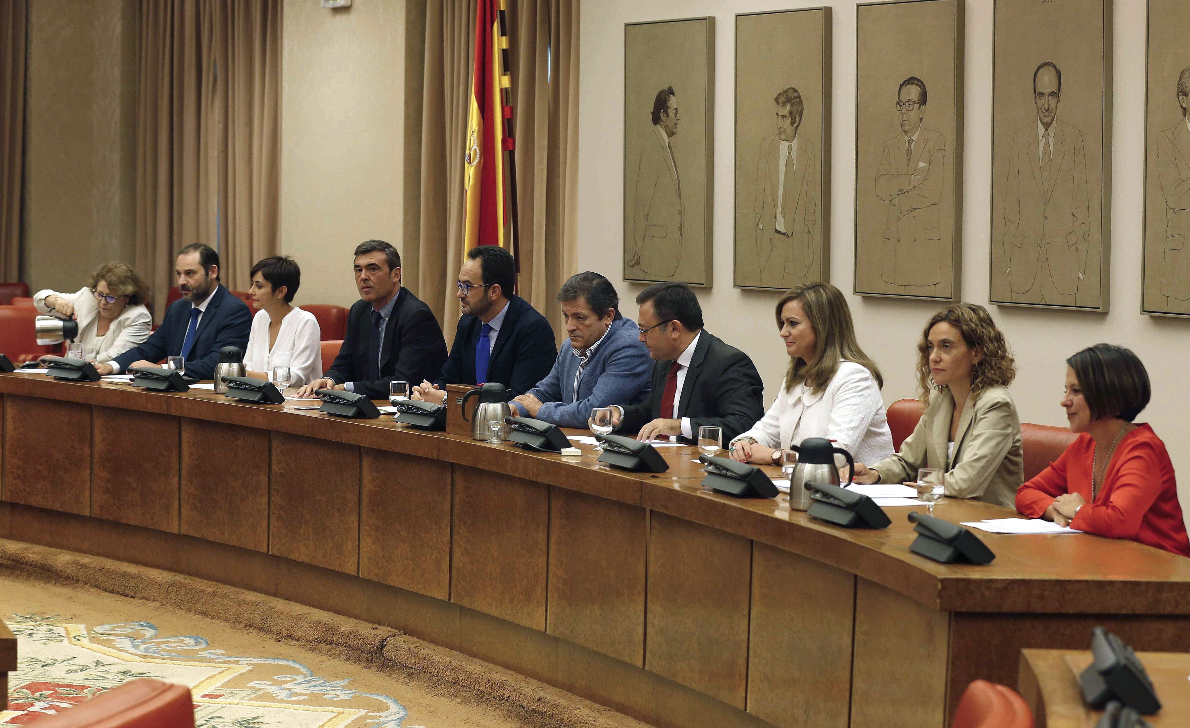 Javier Fernández, preside la reunión del Grupo Parlamentario Socialista