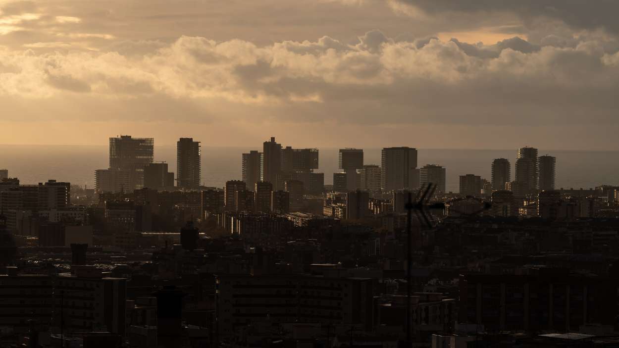 Panorámicas de Barcelona desde el Mirador de Torre Baró, a 12 de diciembre de 2024