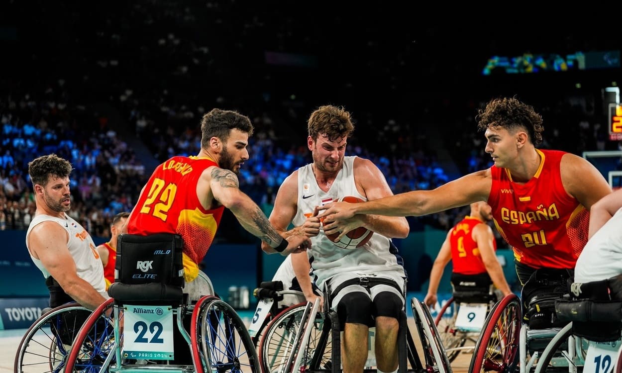 Manu Lorenzo e Ignacio Ortega durante un partido de la selección española en los Juegos Paralímpicos de París de 2024. PAULINO ORIBE/CPE Manu Lorenzo e Ignacio Ortega durante un partido de la selección española en los Juegos Paralímpicos de París de 2024. PAULINO ORIBE/CPE