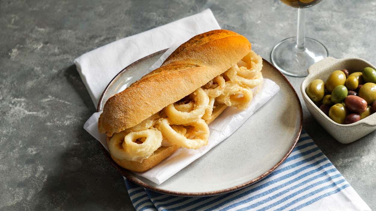 El secreto del bocadillo de calamares de Madrid que casi nadie conoce