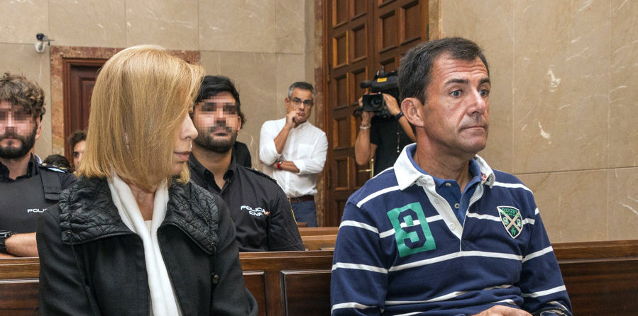 Munar admite en el juicio que participó en un soborno de 4 millones de euros La expresidenta del Consell de Mallorca, del Parlament y de UM, Maria Antònia Munar, encarcelada por dos condenas por corrupción que suman 11,5 años, se enfrenta desde hoy al jui Munar admite en el juicio que participó en un soborno de 4 millones de euros La expresidenta del Consell de Mallorca, del Parlament y de UM, Maria Antònia Munar, encarcelada por dos condenas por corrupción que suman 11,5 años, se enfrenta desde hoy al jui
