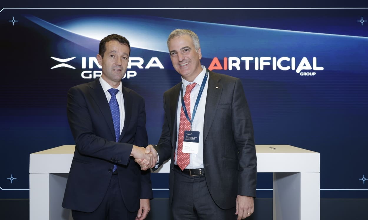 Ángel Escribano con Guillermo Fernández de Peñaranda. INDRA Ángel Escribano con Guillermo Fernández de Peñaranda. INDRA