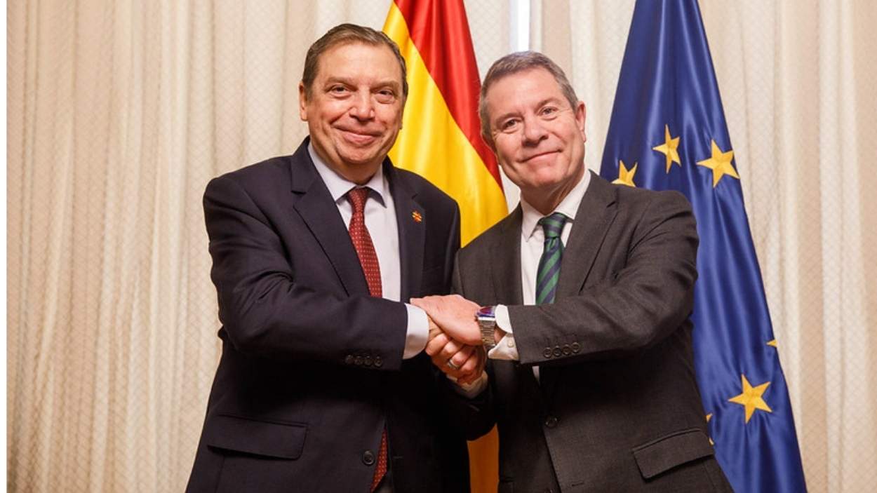 Luis Planas, ministro de Agricultura, y Emiliano García-Page, presidente de Castilla-La Mancha. JCCM. Luis Planas, ministro de Agricultura, y Emiliano García-Page, presidente de Castilla-La Mancha. JCCM.