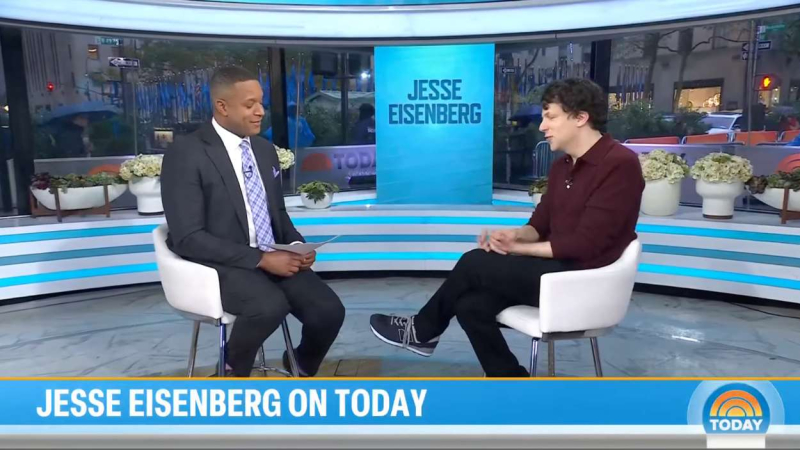 Jesse Eisenberg en el programa de Craig Melvin Jesse Eisenberg en el programa de Craig Melvin