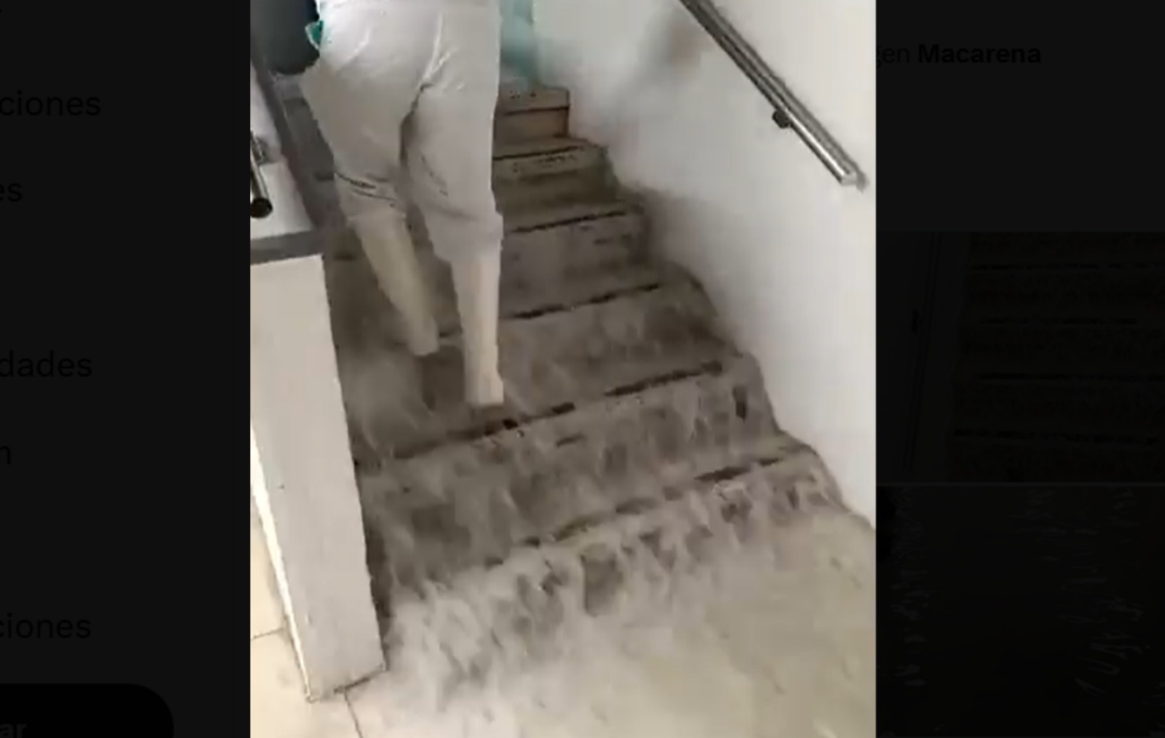 Imagen de cómo el agua ha inundado el Hospital Virgen Macarena de Sevilla . (Foto: X) Imagen de cómo el agua ha inundado el Hospital Virgen Macarena de Sevilla . (Foto: X)