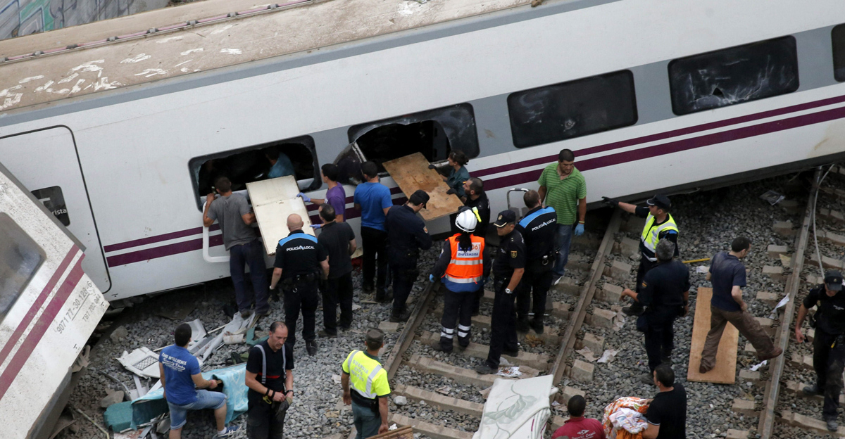 Accidente de tren, el 24 de julio de 2013 en Angrois, a unos 3 km de la estación de Santiago de Compostela