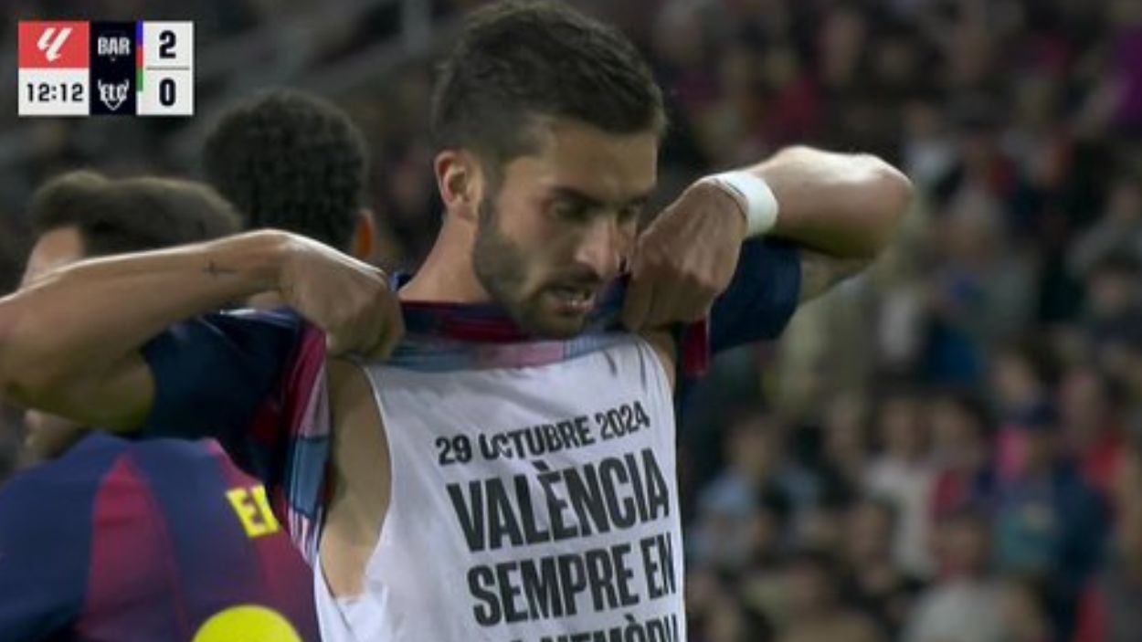 Ferrán Torres celebrando un gol en homenaje a las víctimas de la DANA. Twitter. 