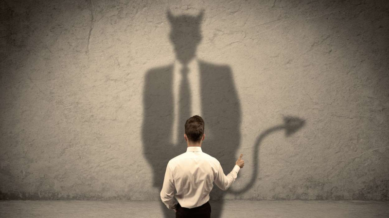 Hacer de abogado del diablo