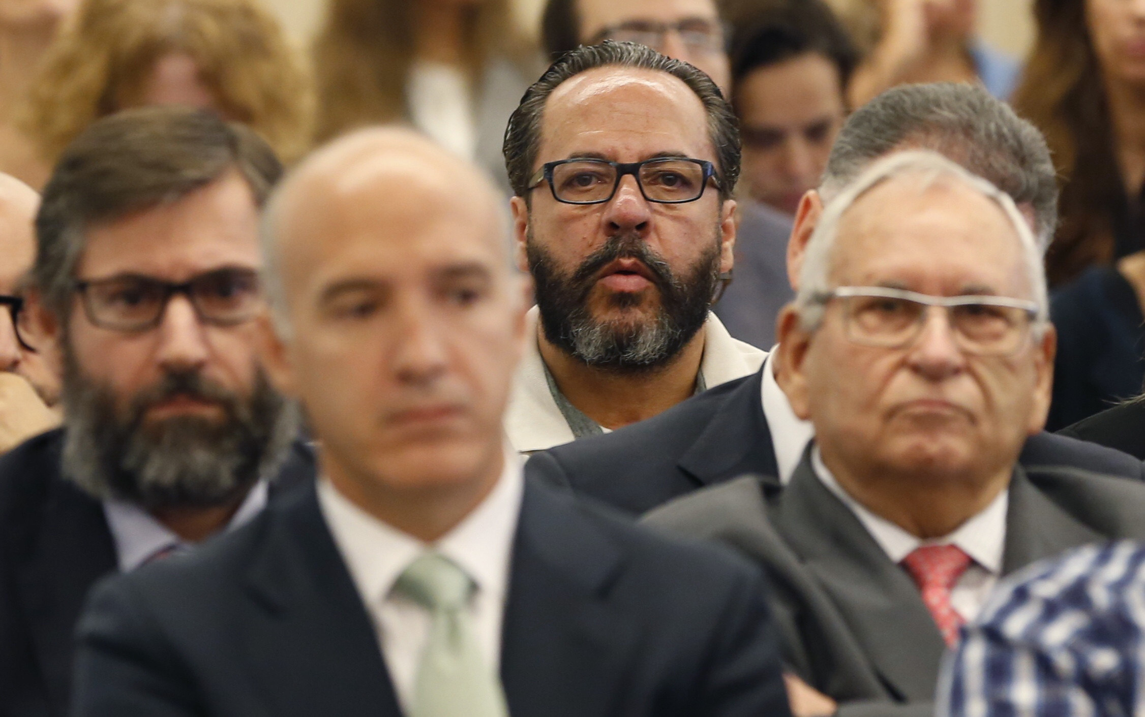 El supuesto cabecilla de la trama Gürtel en Valencia y jefe de Orange Market, Álvaro Pérez, "el Bigotes" (c), y el extesorero del PP Ángel Sánchís (d). 
