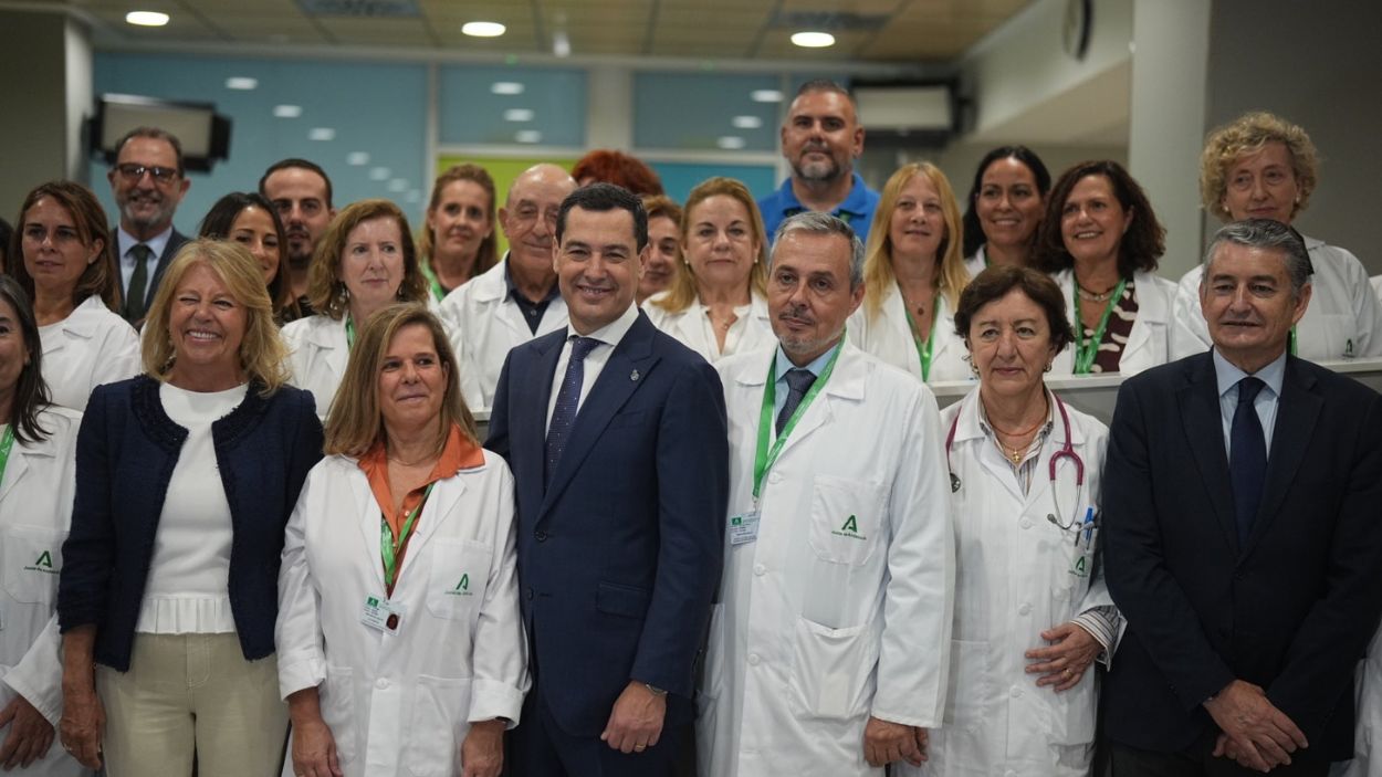 El presidente de la Junta de Andalucía, Moreno Bonilla, en la inauguración del centro de salud Ricardo Soriano de Marbella (Málaga) / EP