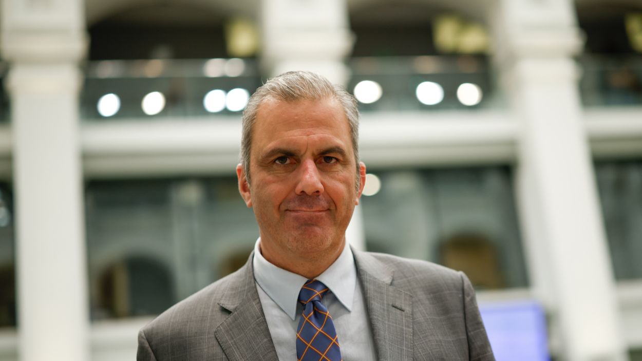 El portavoz de Vox en el Ayuntamiento de Madrid, Javier Ortega Smith, durante un pleno en el Palacio de Cibeles. EP.