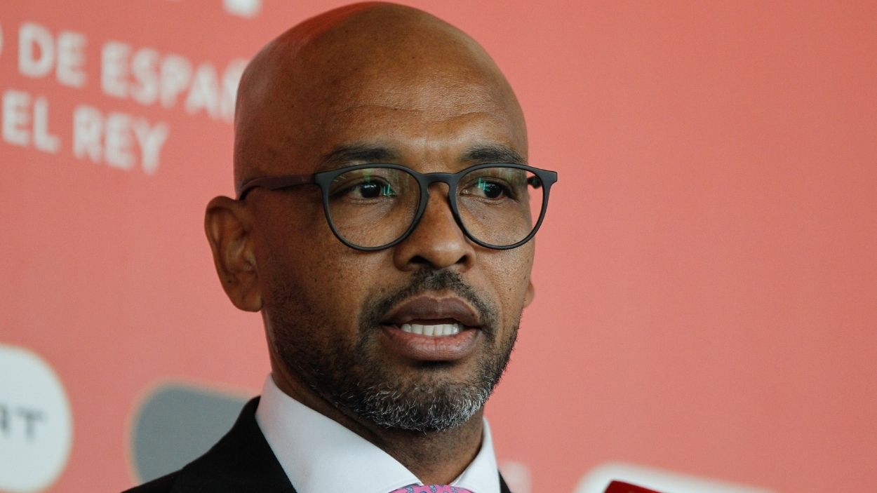 Marcos Senna se pronuncia sobre la inmigración “Estoy a favor de los que vienen a sumar y respetan las normas”. EP