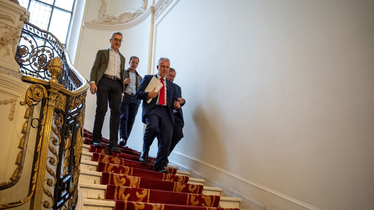 El ministro de Política Territorial y Memoria Democrática, Ángel Víctor Torres, a su llegada para comparecer en rueda de prensa. EP.