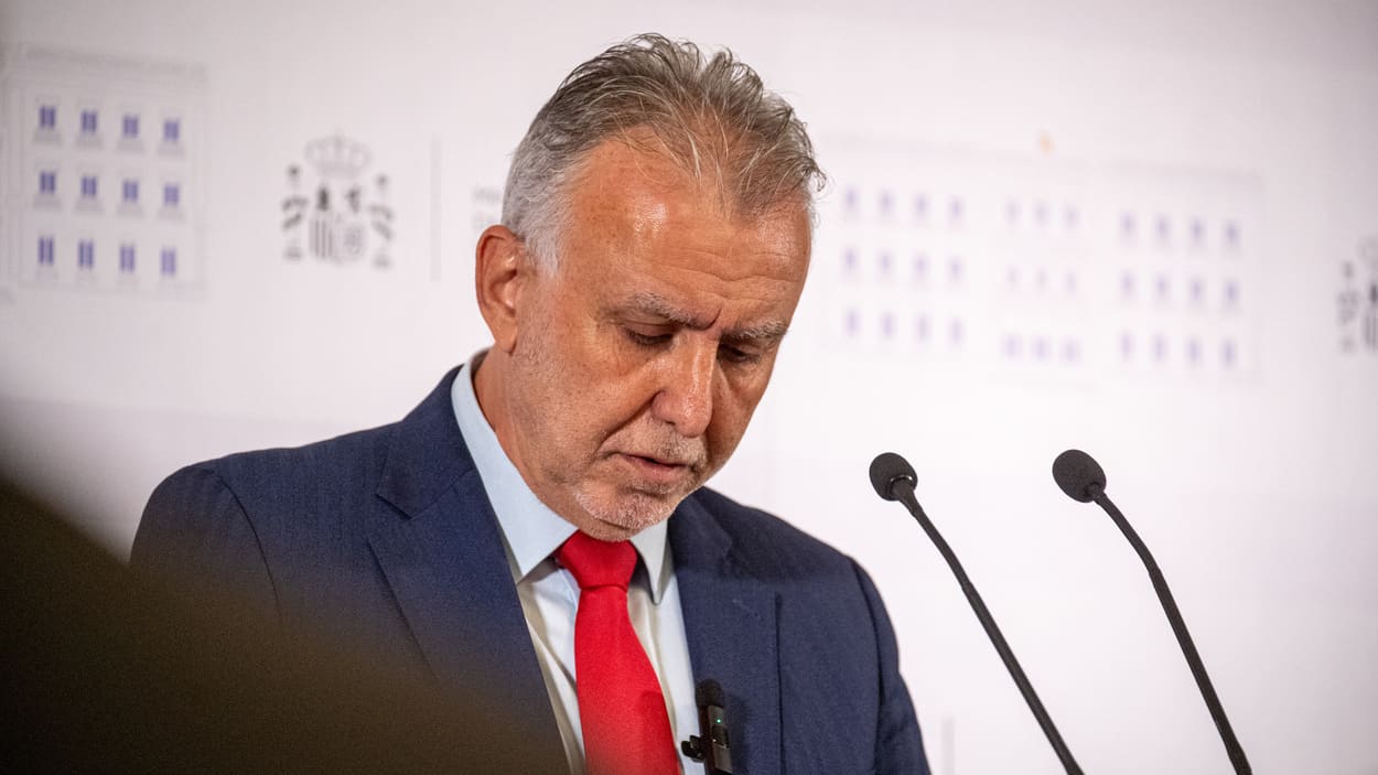 El ministro de Política Territorial y Memoria Democrática, Ángel Víctor Torres, comparece en rueda de prensa, en el Ministerio de Política Territorial y Memoria Democrática, a 4 de noviembre de 2025, en Madrid (España). EP.