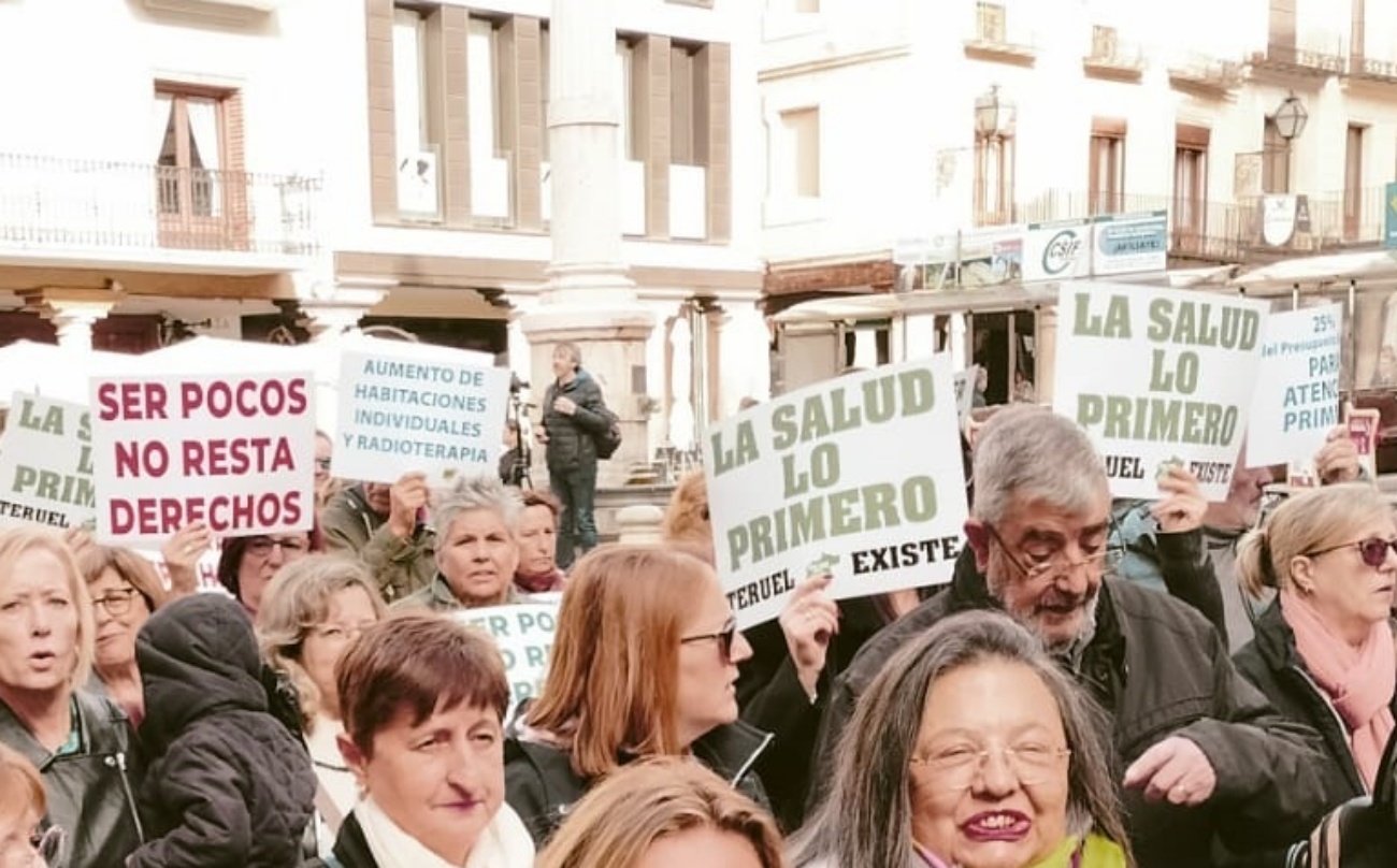 Imagen de archivo de una protesta en Defensa de la Sanidad Pública en Teruel. (Foto: EP)