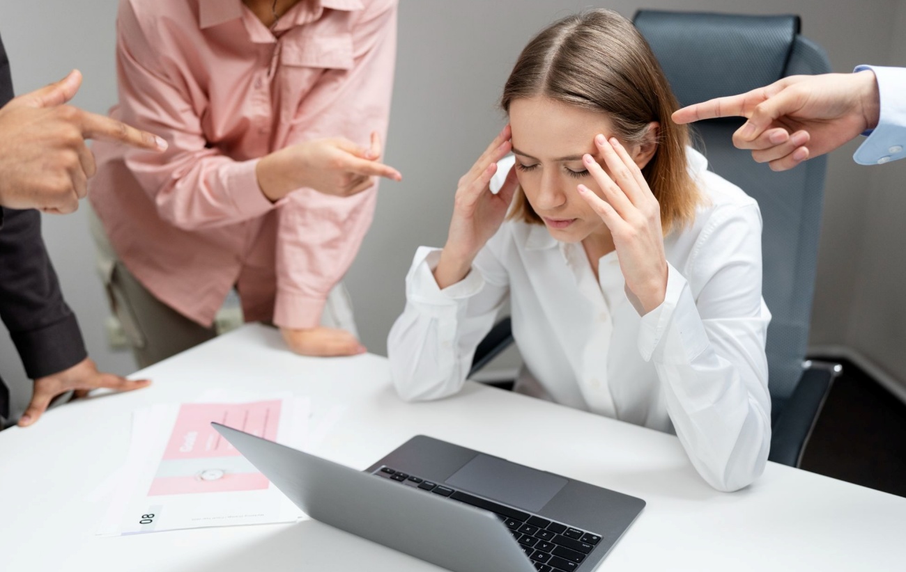 Las bajas laborales relacionadas con acoso dentro de las empresas han aumentado un 125% (Foto: Freepik)