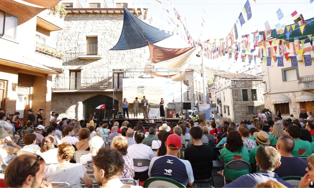 En Navarrevisca, el latido antiguo de la ganadería caprina se combina con nuevas manos que se niegan a dejarlo morir. MOEVE