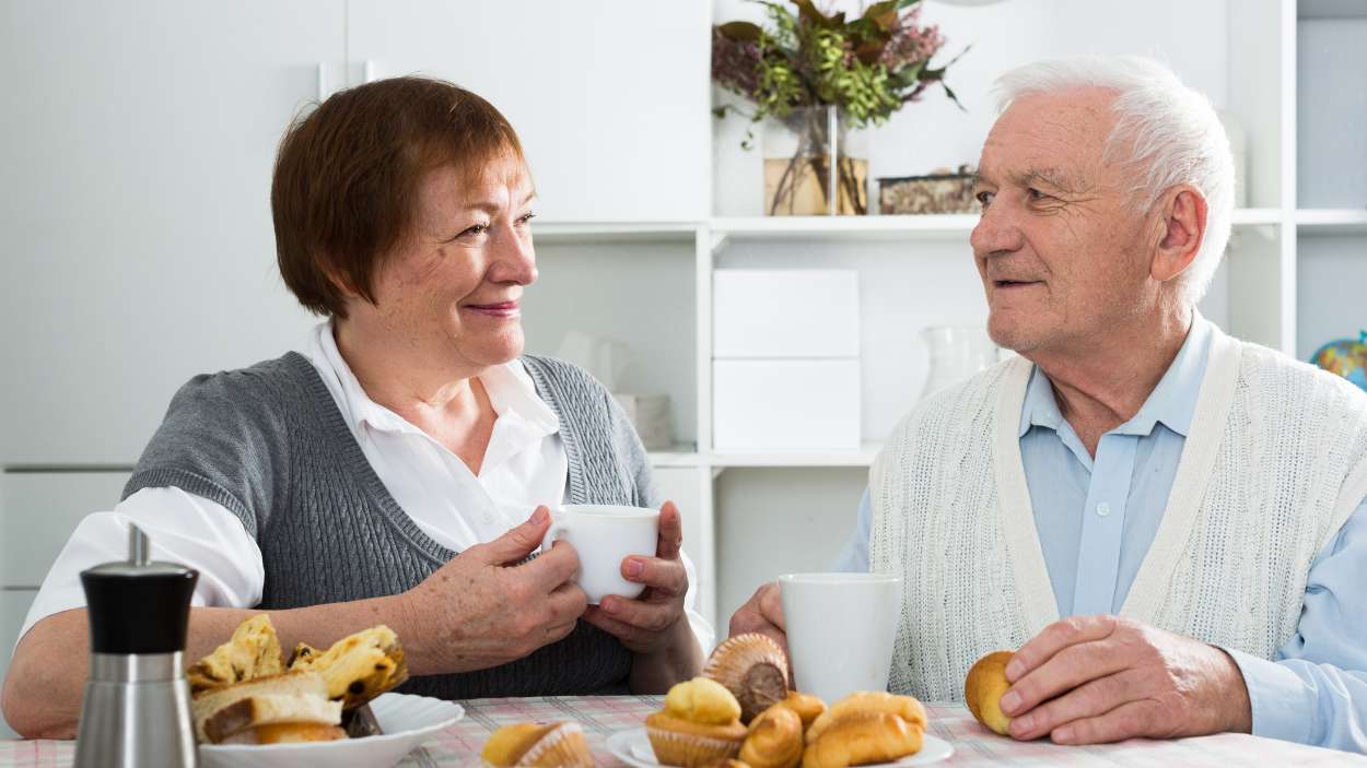 Un experto explica el desayuno que tienes que tomar para vivir 100 años