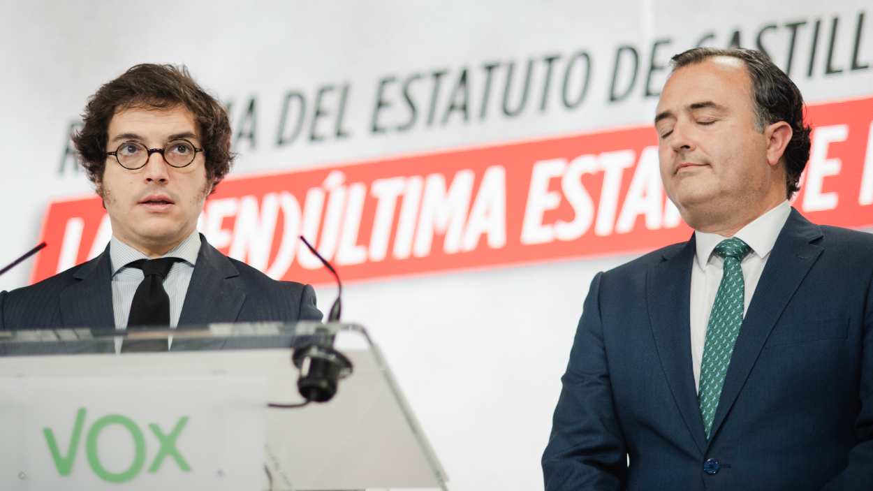 El diputado José María Figaredo junto al presidente de Vox en las Cortes de Castilla-La Mancha, David Moreno. EP.