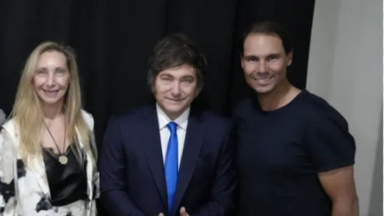 Nadal y Milei protagonizan un inesperado saludo durante un foro económico en Miami. X.