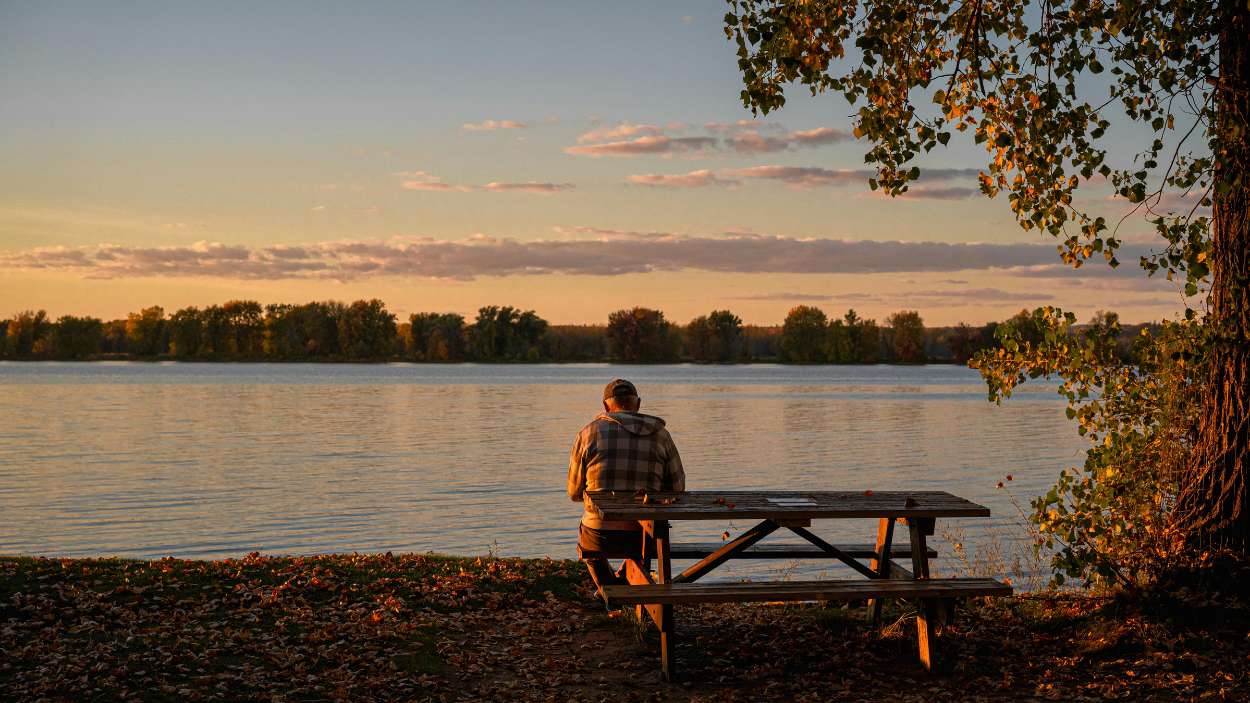 Pasar tiempo a solas podría revelar 8 rasgos ocultos de tu personalidad, según los psicólogos