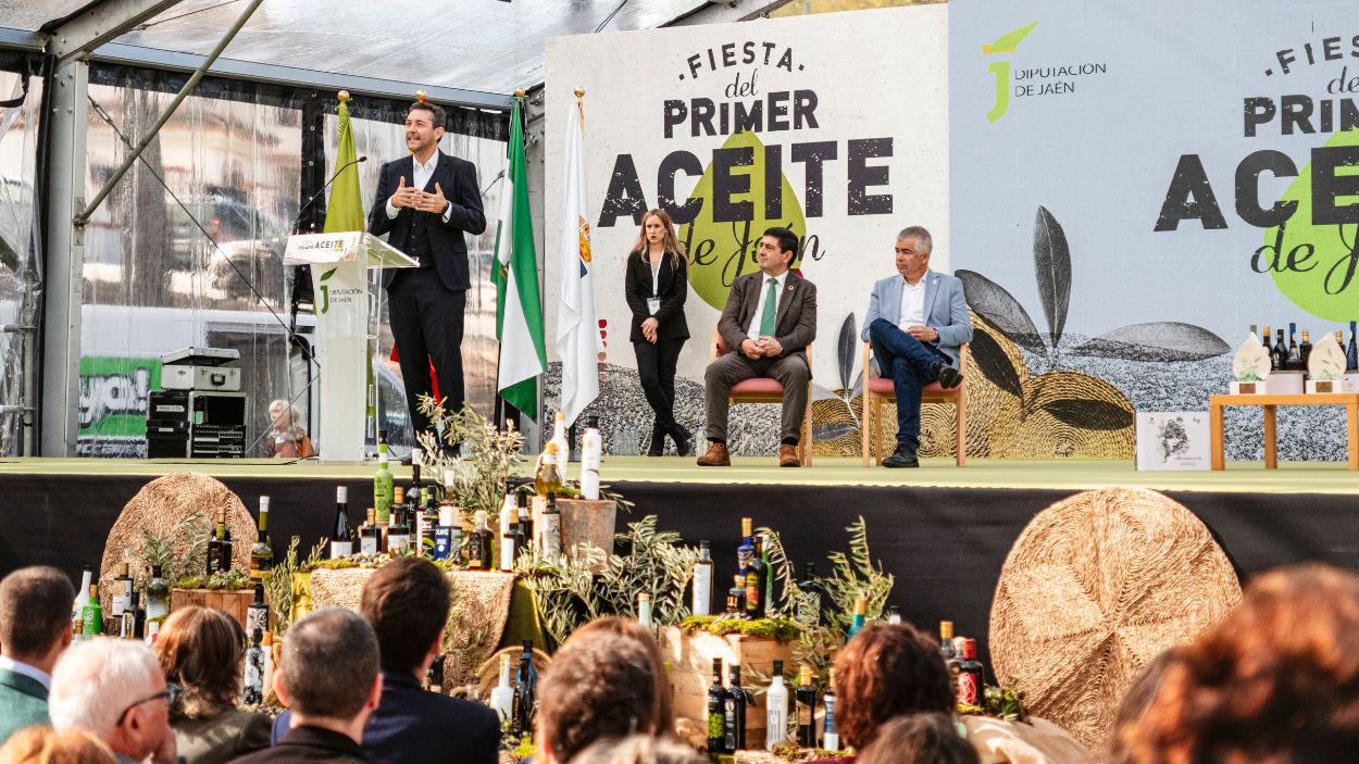 Javier Ruiz, presentador del programa 'Mañaneros' de TVE, ofreciendo el pregón en la XII Fiesta del Primer Aceite de Jaén. EP