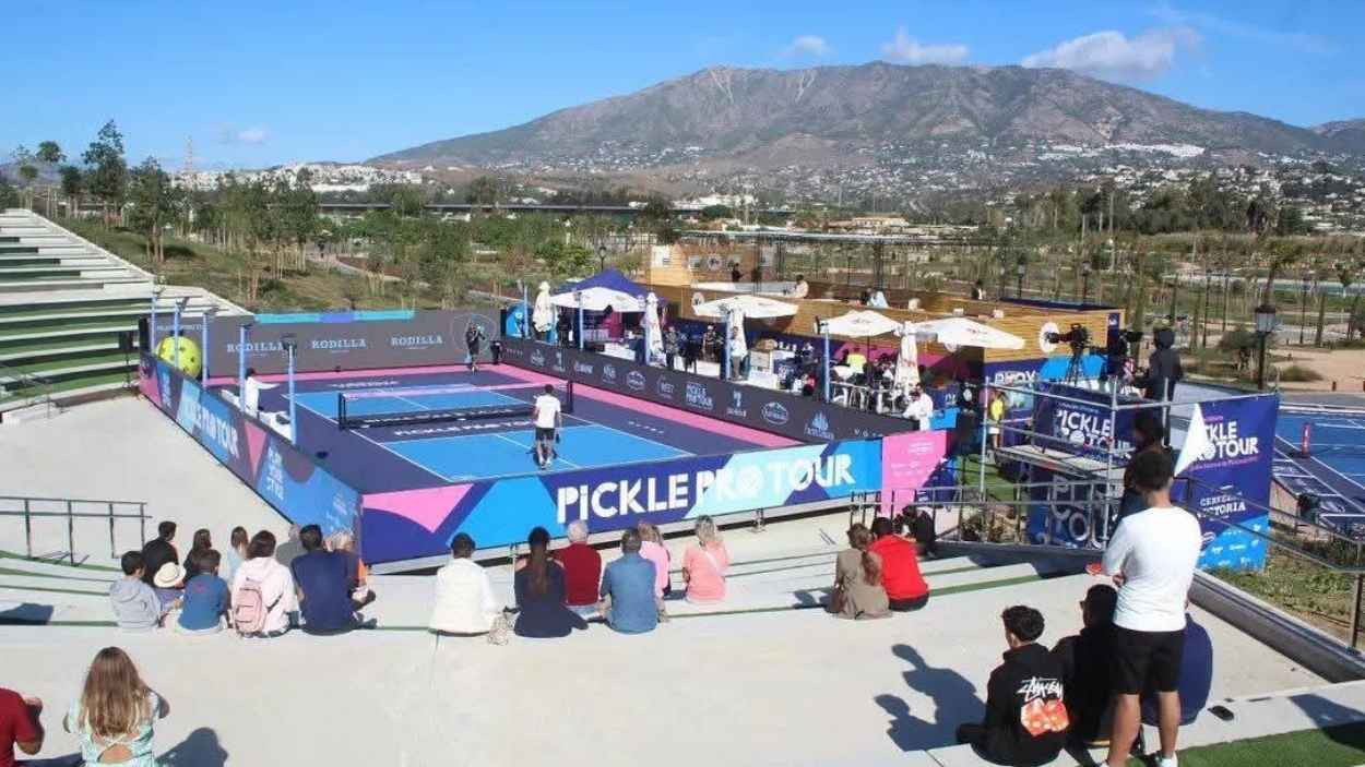 Fracaso sonoro del “gran evento” del PP en Mijas: más de 250.000 euros públicos para un torneo al que no fue nadie. 