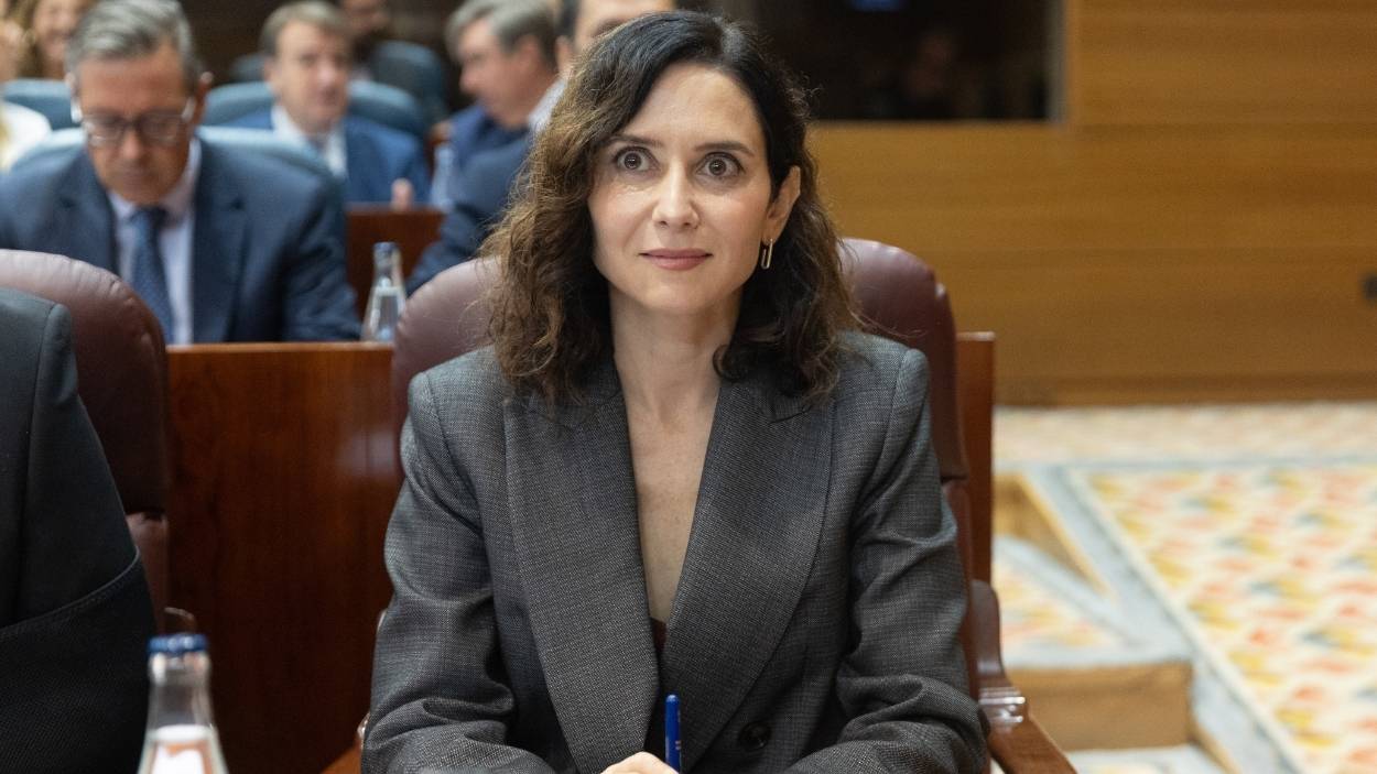 La presidenta de la Comunidad de Madrid, Isabel Díaz Ayuso, durante un pleno en la Asamblea de Madrid, a 16 de octubre de 2025, en Madrid (España). EP.