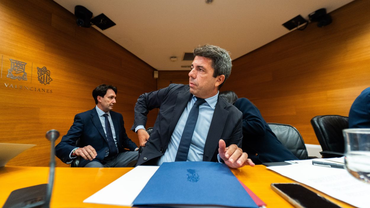 El president en funciones de la Generalitat Valenciana, Carlos Mazón, en su comparecencia en la comisión de investigación de la DANA en Les Corts. EP.
