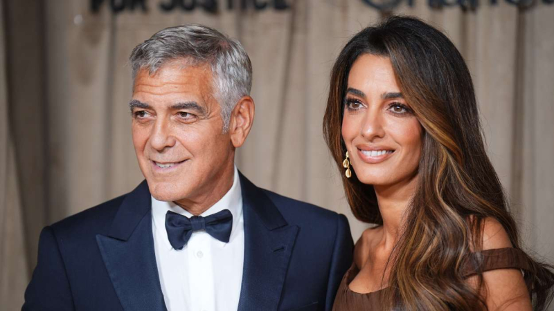 George Clooney posa junto a su esposa Amal Clooney. EP George Clooney posa junto a su esposa Amal Clooney. EP