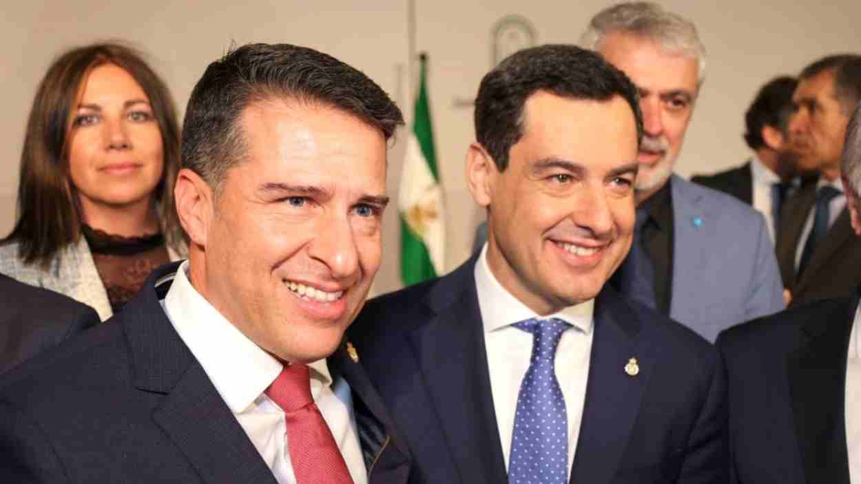 Óscar Medina con Juan Manuel Moreno Bonilla