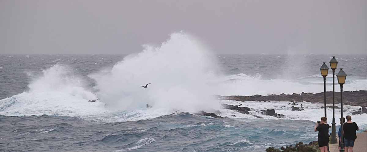 La borrasca ‘Claudia’ descarga sobre Canarias y deja para este jueves avisos en una treintena de provincias