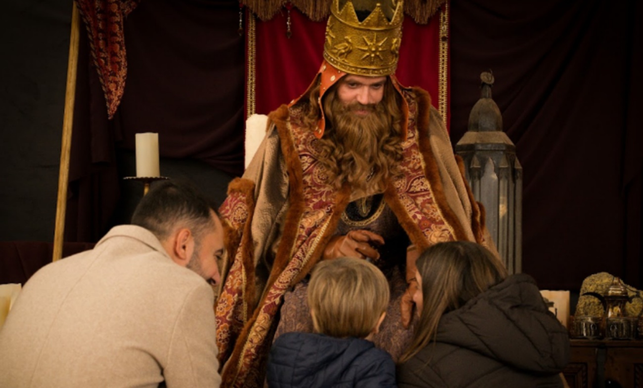 Uno de los platos estrella de la navidad en Puy Du Fou es la recepción de los Reyes Magos, que escucharán pacientes las peticiones de los más pequeños. (Foto: Puy Du Fou)