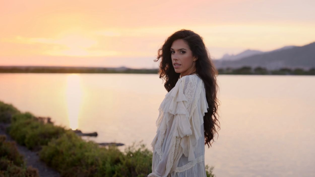 Mirela. Artist Publicist