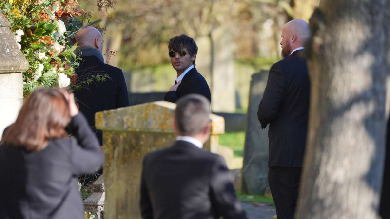 Louis Tomlinson en el funeral de Liam Payne en Inglaterra. EP Louis Tomlinson en el funeral de Liam Payne en Inglaterra. EP