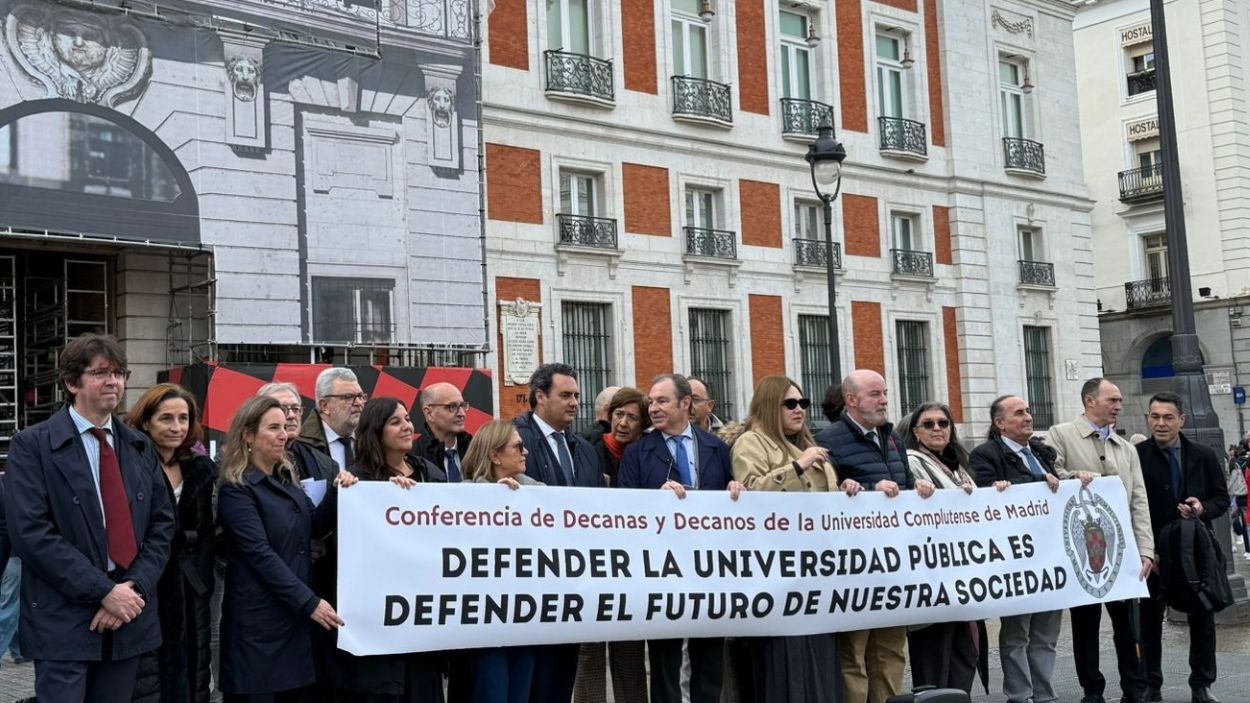 Decanos de la UCM se manifiestan contra el Gobierno de Ayuso por la infrafinanciación y la futura ley de universidades. EP.