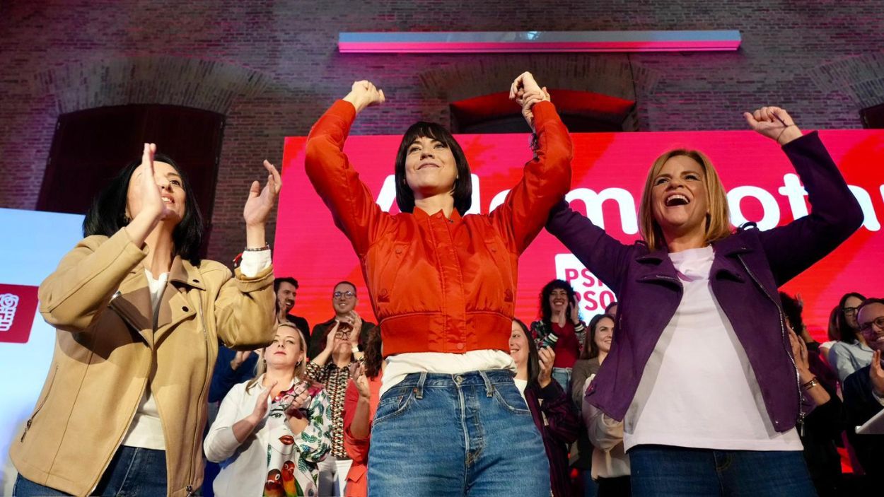 La secretaria de Organización del PSOE, Rebeca Torró (i); la ministra de Ciencia y líder del PSPV, Diana Morant (c); y la delegada del Gobierno en Valencia, Pilar Bernabé (d), en un acto en Valenc