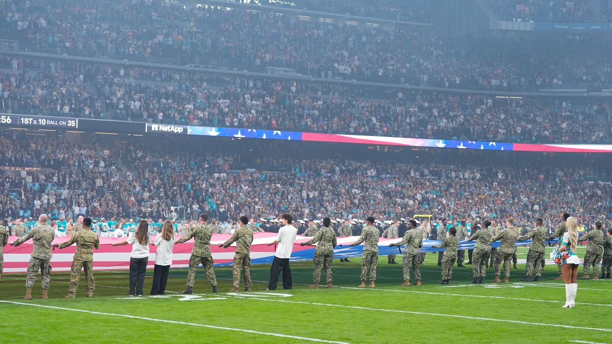 El Bernabéu acoge el partido de la NFL entre los Miami Dolphins y los Washington Commanders. EP.  (1)