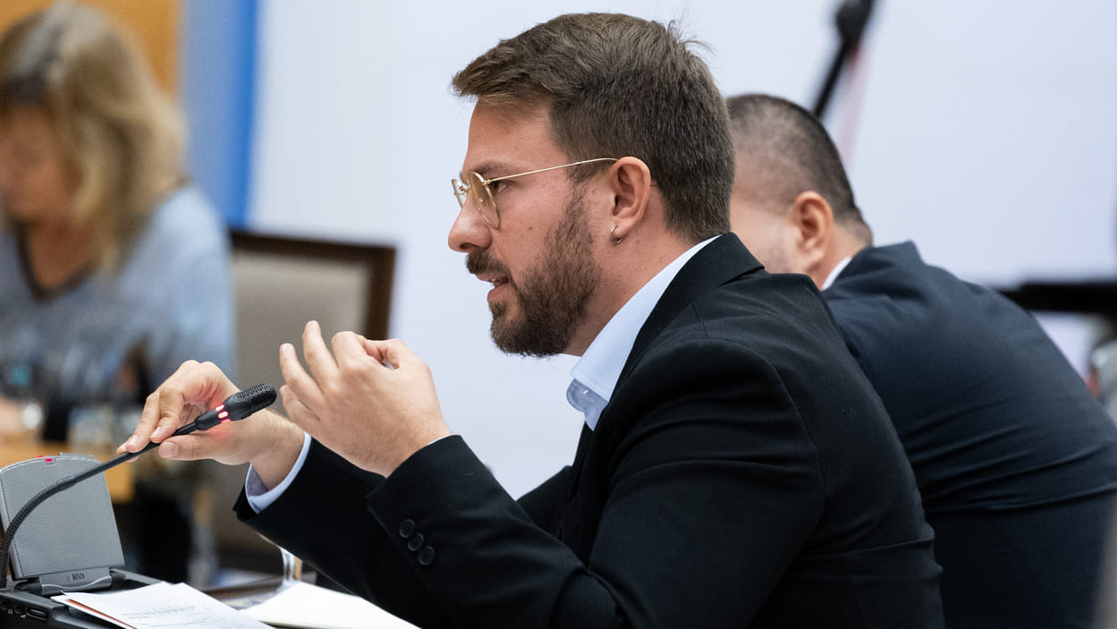 El diputado de Compromís, Alberto Ibáñez, durante la comisión de la dana, en el Congreso de los Diputados, a 17 de noviembre de 2025, en Madrid (España). EP.