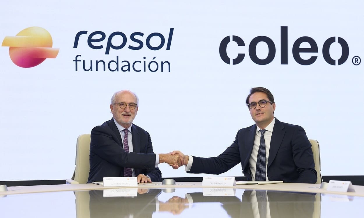 El presidente de Repsol, Antonio Brufau, y el ceo de Coleo, David Puyuelo. FUNDACIÓN REPSOL
