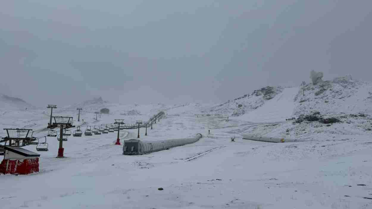Manto de nieve en Sierra Nevada con la llegada de la borrasca Claudia. Europa Press