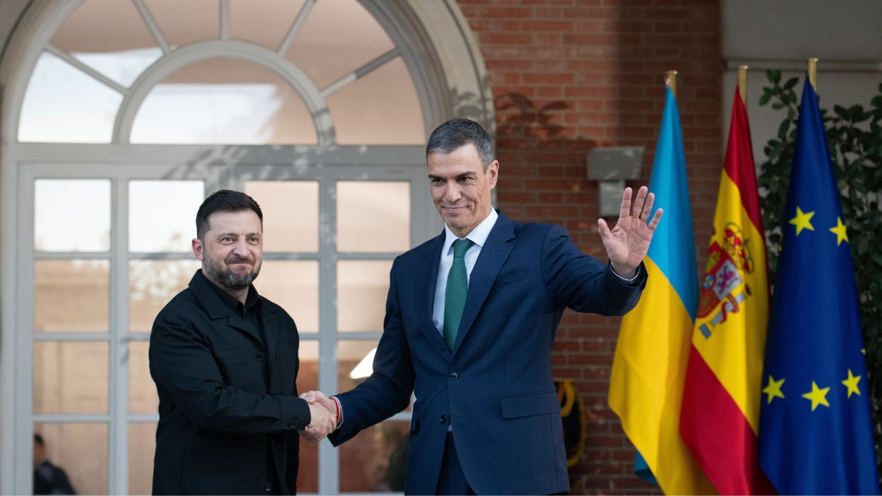 El presidente de Ucrania, Volodímir Zelenski, y el presidente de España, Pedro Sánchez, en el Palacio de La Moncloa. EP.