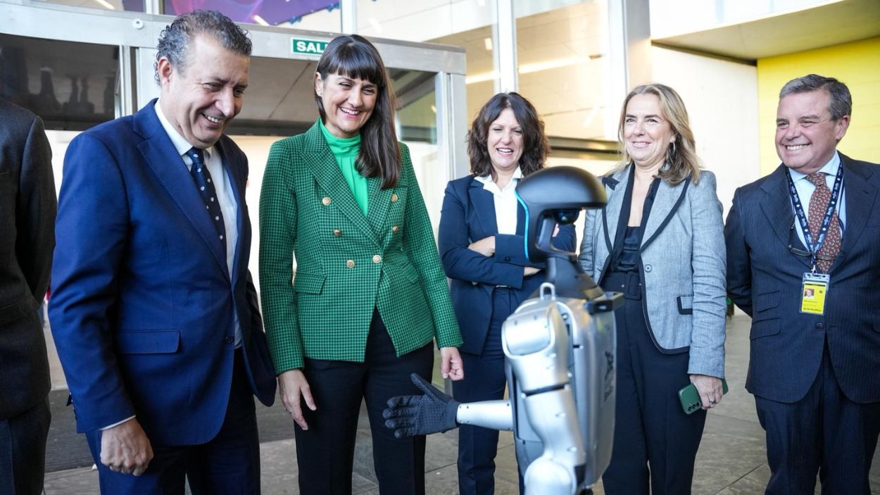 El presidente de la Diputación de Sevilla, Javier Fernández, y la secretaria de Estado para la Digitalización y la Inteligencia Artificial, María González